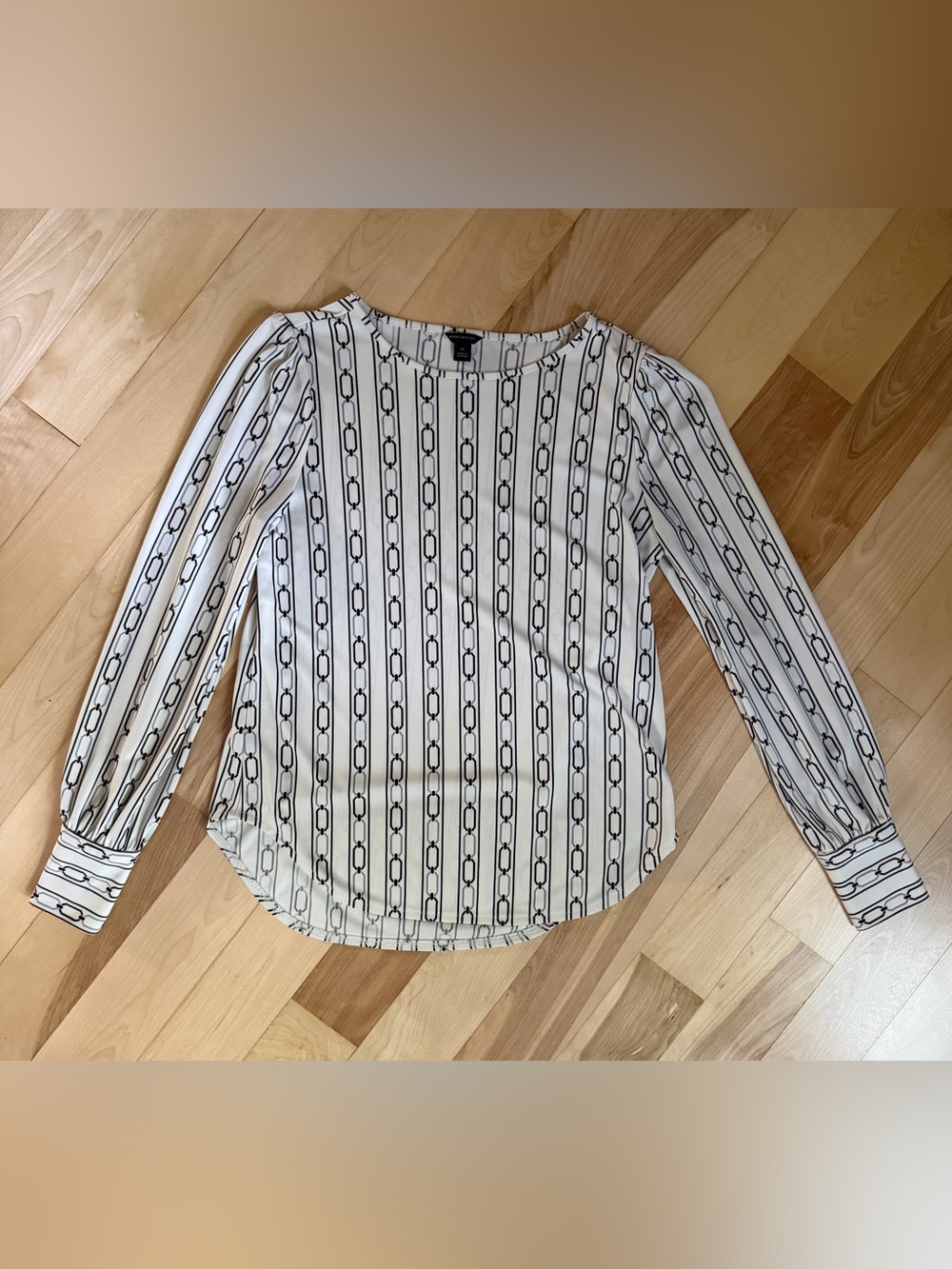 Ann Taylor White Chain-Print Long Sleeve Blouse